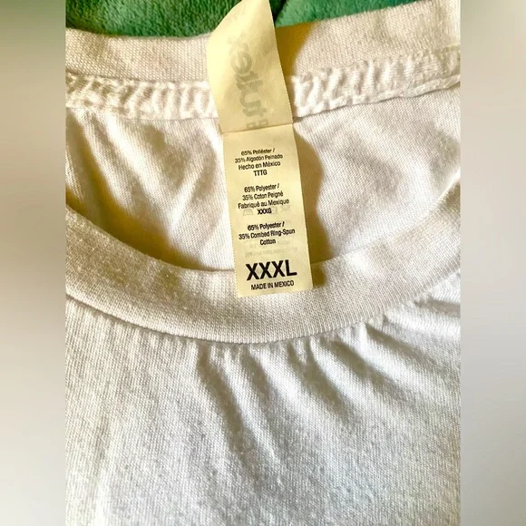 3-piece Set - Capri leggings, Graphic T-shirt, and matching hair scrunchie - Picture 11 of 13